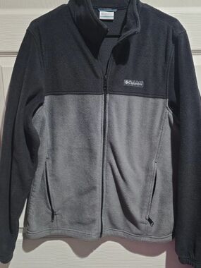 Columbia Two-Tone Black & Gray Fleece Jacket